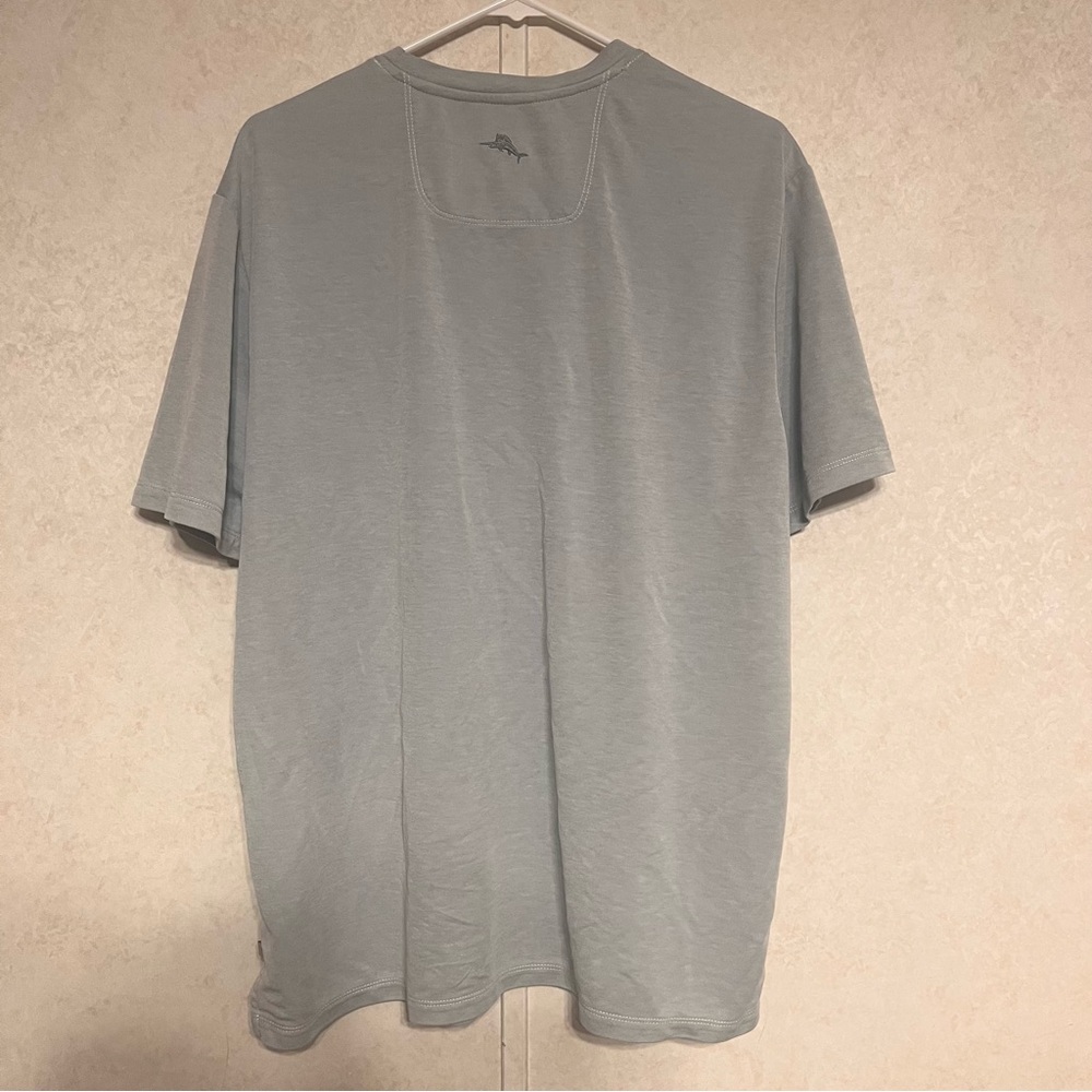 Tommy Bahama‎ Men's Short-Sleeve Crewneck Tee in Pale Blue - Picture 2 of 6